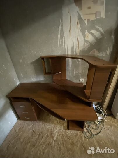 Компьютерный стол