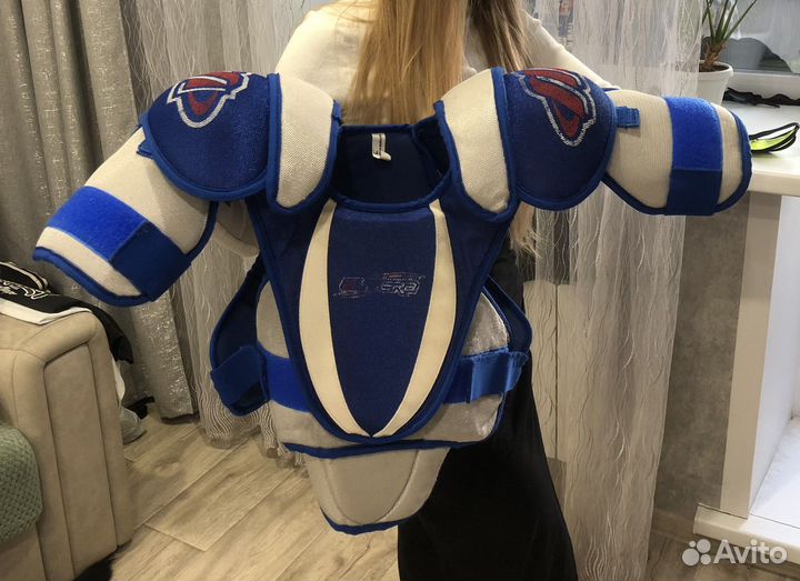 Хоккейный нагрудник (панцирь, наплечник)