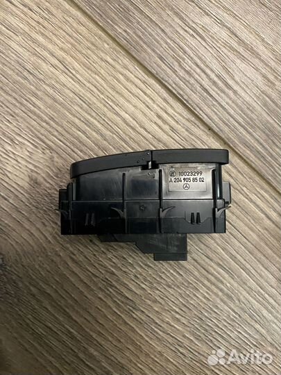 Кнопка центрального замка правая Mercedes C W204