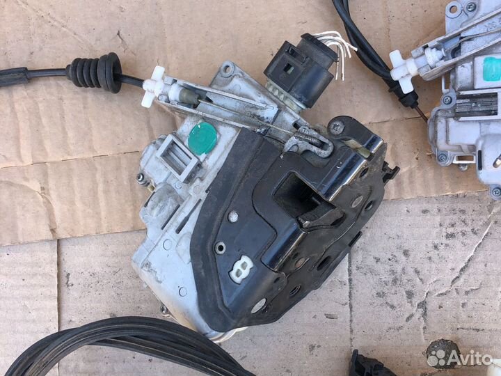 Замок передний левый Фольксваген пассат б6