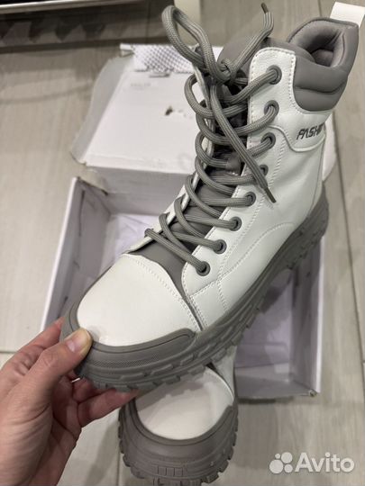 Ботинки зимние женские