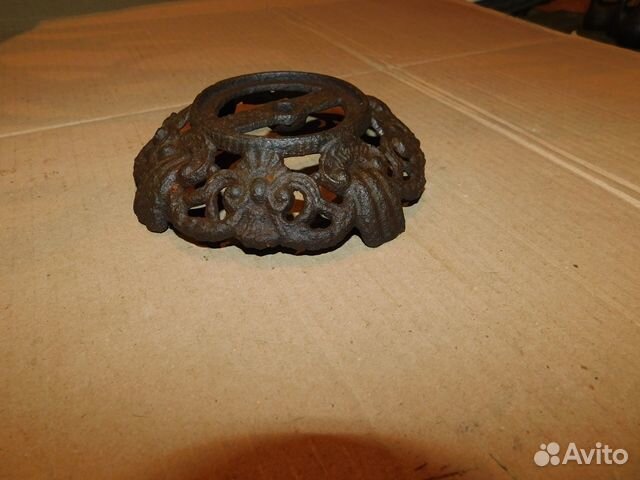 Чугунная подставка от старинной керосин лампы