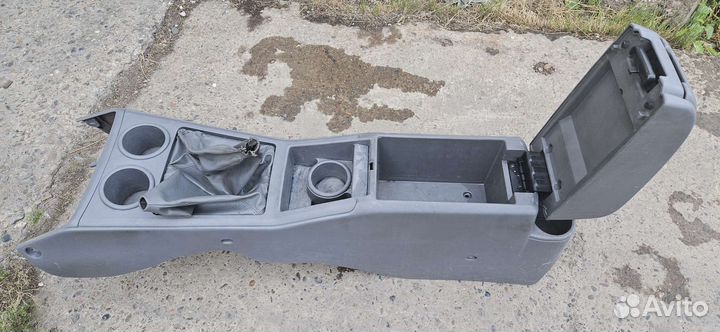 Средняя консоль салона