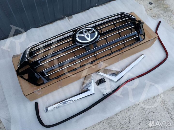Решетка радиатора toyota land cruiser 200 Black