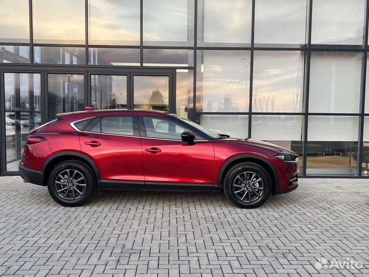 Mazda CX-4, 2022