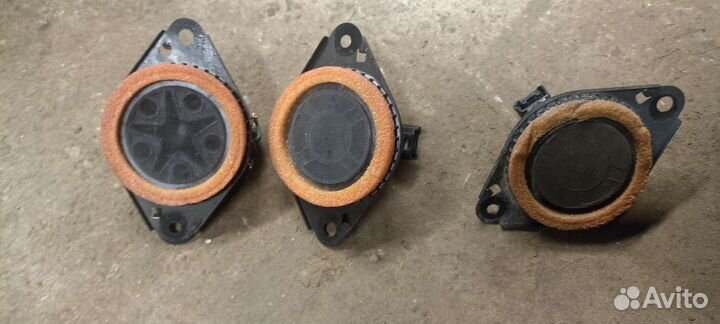 Динамик в торпеду jbl для toyota camry v 50 2.5