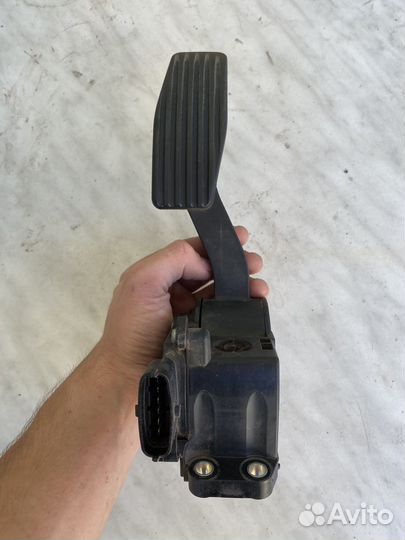 Электронная педаль газа priora