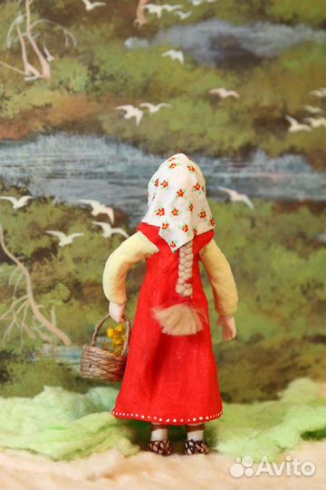 Ватная елочная игрушка Машенька с корзинкой