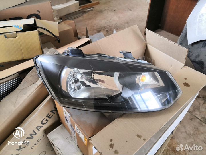 Фара правая Volkswagen Polo