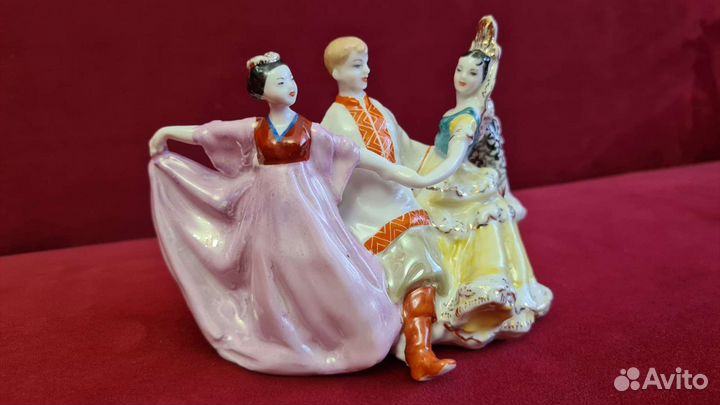 Фарфор статуэтка