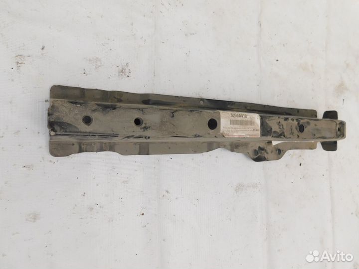 Кронштейн замка капота Mitsubishi L200