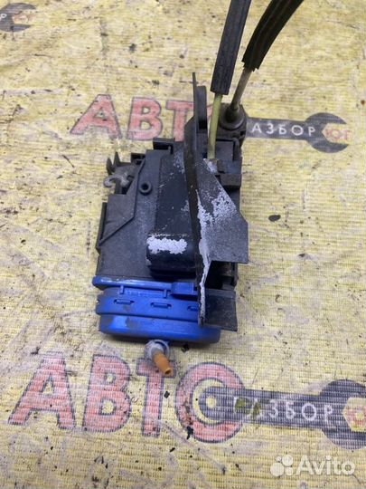 Замок двери задний левый Audi A4 B5 ARJ 1999