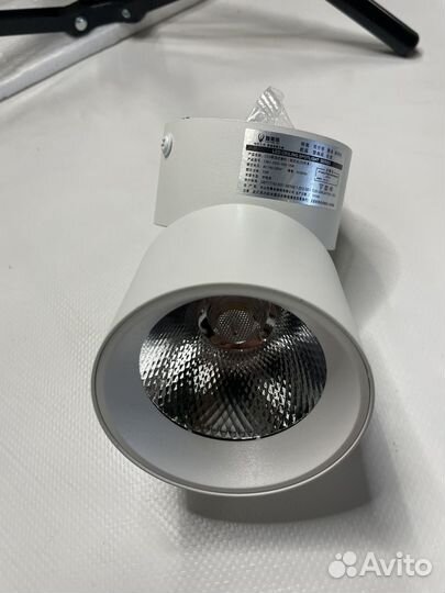 Накладной светодиодный поворотный спот