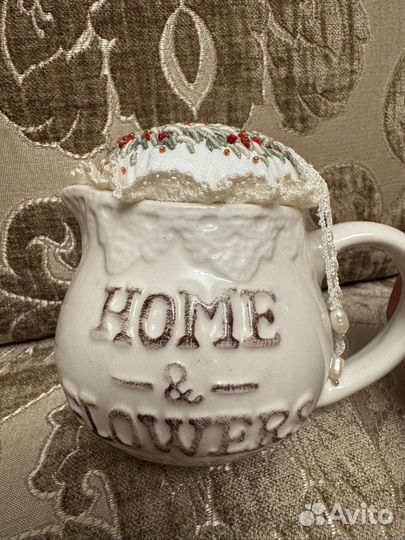 Игольница с вышивкой в молочнике