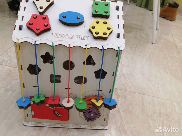 Развивающая игрушка Бизиборд