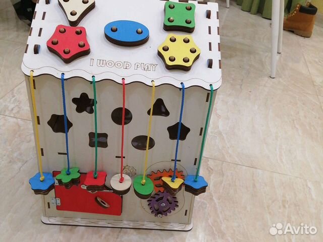 Развивающая игрушка Бизиборд