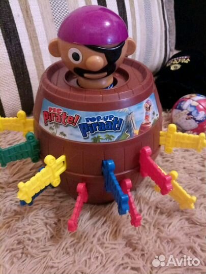 Игрушки. Пират в бочке