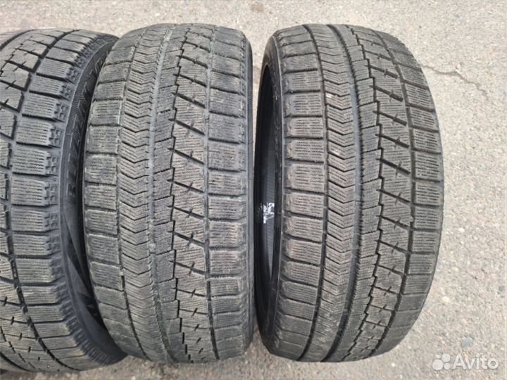 Bridgestone Blizzak VRX 215/45 R17