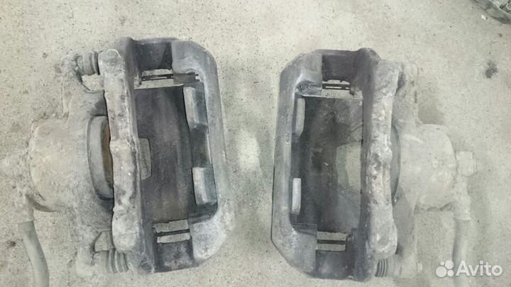 Тормозной суппорт передний на опель астра j