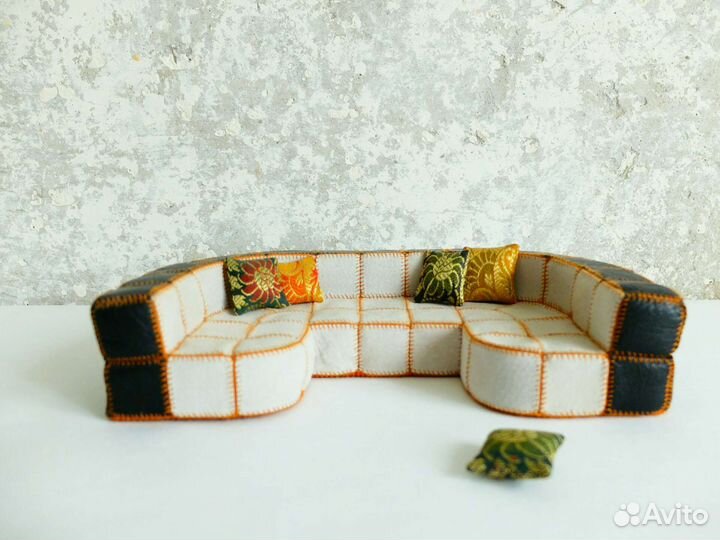 Диван - декоративная игрушка