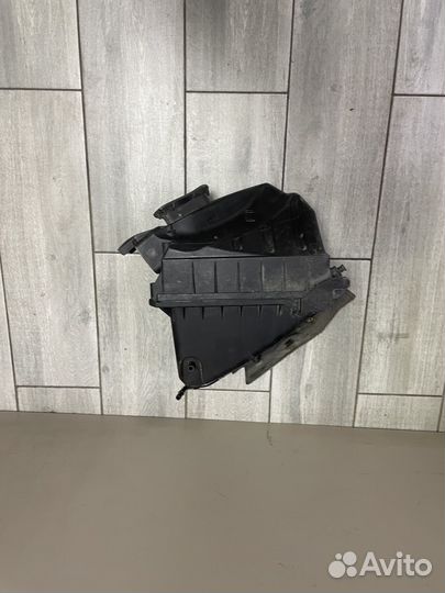 Корпус воздушного фильтра Ауди А4 8Е Б6 Б7