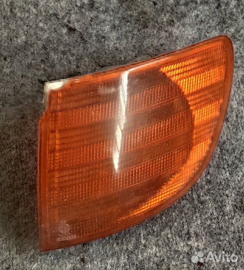 Поворотник в крыле передний левый Mercedes-Benz