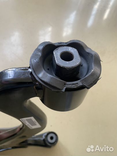 Рычаг нижний левый в сборе Range Rover LR075995