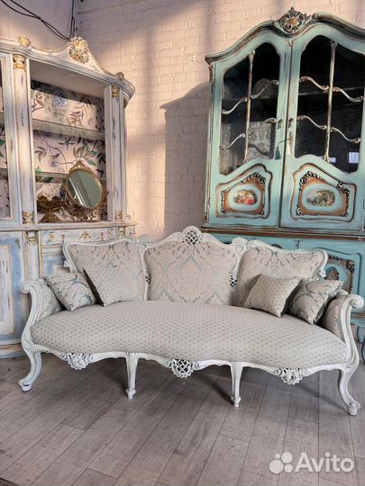 Диван светлый в гостиную/кухню,Италия,Барокко