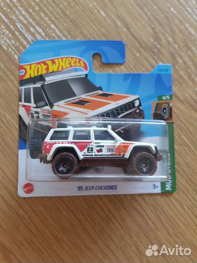 Hot wheels treasure hunt Jeep Cherokee машинки