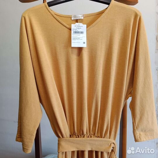 Платье женское, отрезное по талии почти новое