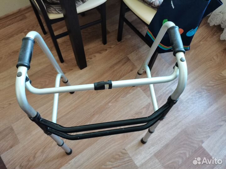 Ходунки для взрослых шагающие