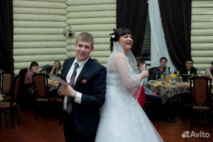 Ведущий мероприятий и диджей с оборудованием