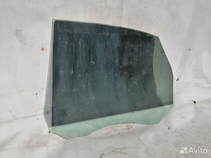 Стекло двери задней правой Ford Focus 2