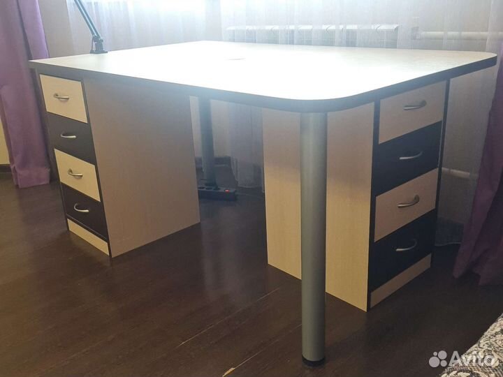 Письменный-компьютерный стол для двоих детей