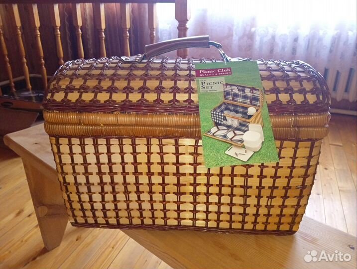 Набор для пикника в плетёной корзине