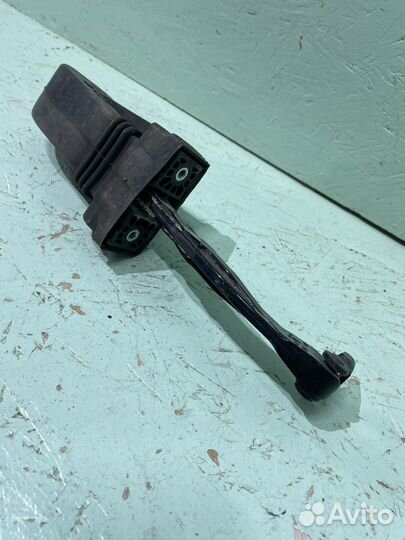 Ограничитель задней левой двери Touareg NF