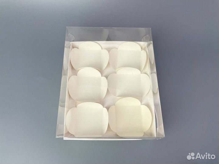 Картонные коробки белые с прозрачной крышкой