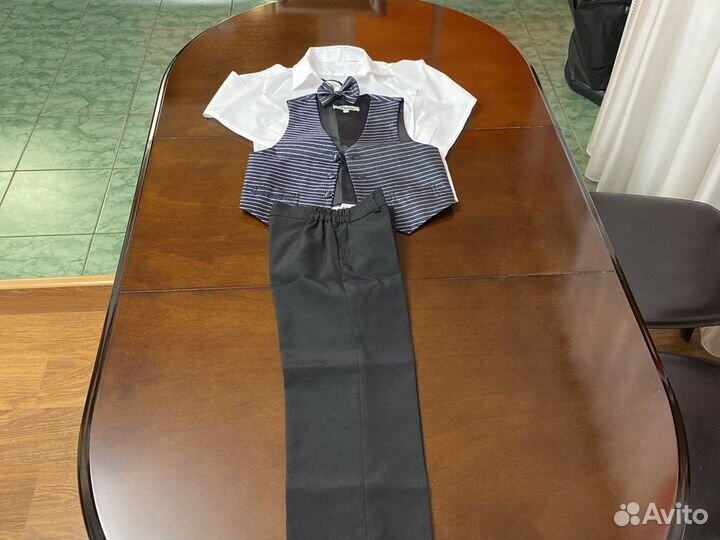 Рубашка,жилетка,брюки,бабочка