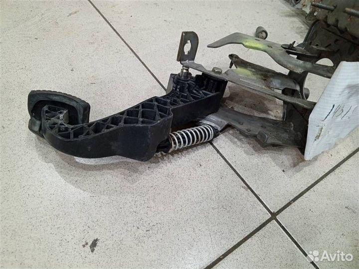 Педаль сцепления Peugeot 307 2001-2008