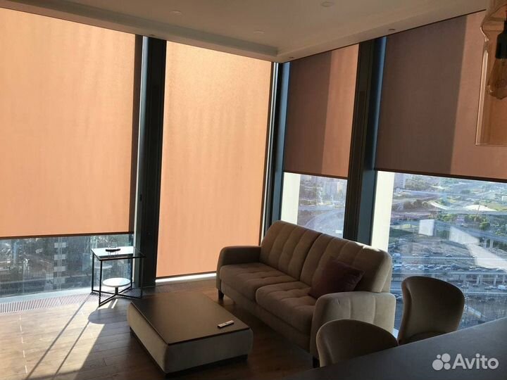 Рулонные шторы с электроприводом на пульте