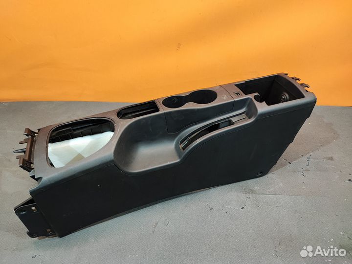 Подлокотник центральный Nissan Qashqai J10