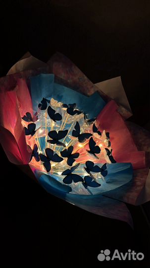 Светящиеся букет из бабочек и сердец