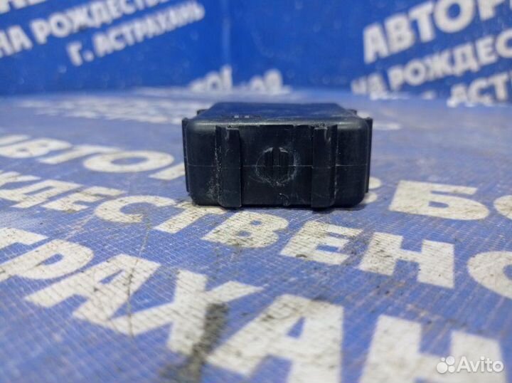 Блок управления светом Nissan Maxima A33 седан