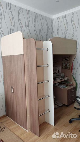 Двухъярусная кровать с лестницей комодом