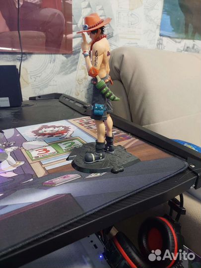 Настольная фигурка