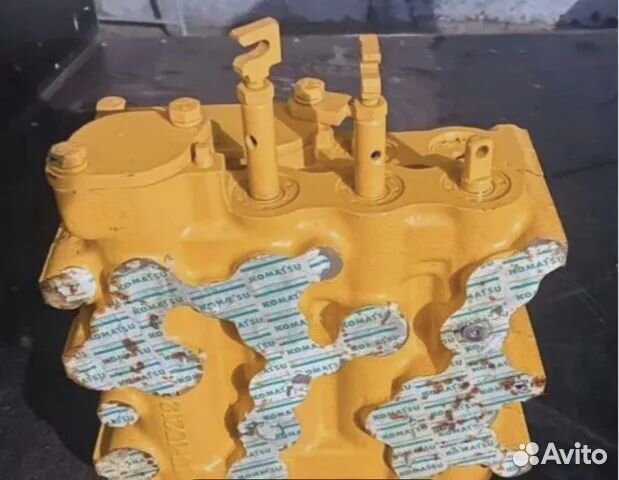 Клапан кпп komatsu D355-A