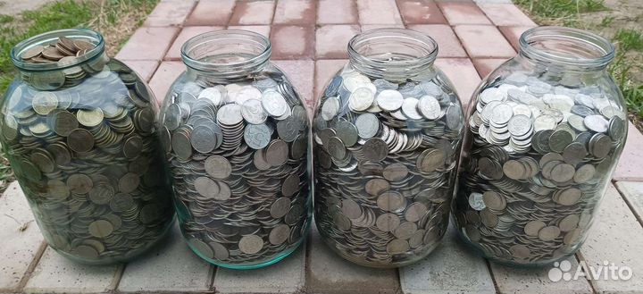 Монеты ходячка деньги в банке