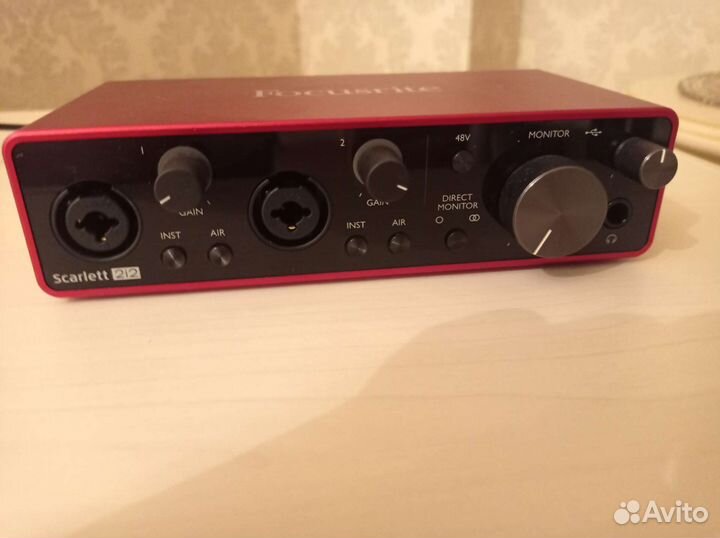 Focusrite scarlett 2i2 со стойкой и поп фльтром