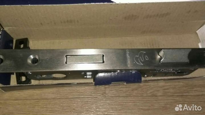 Замок дверной