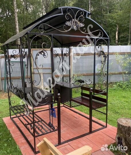 Мангал с крышей